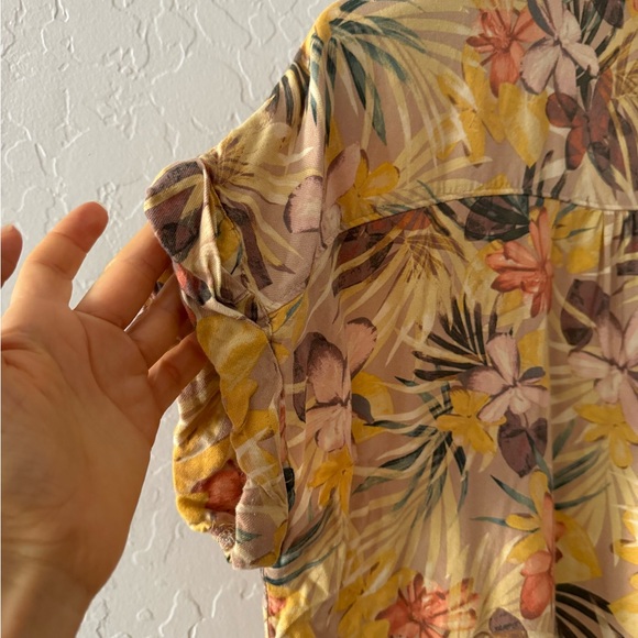 Hawaiian flower blouse - Picture 14 of 15